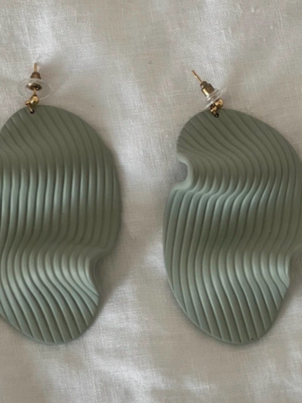 Sculpted Clay Drop Earrings - Sage Green